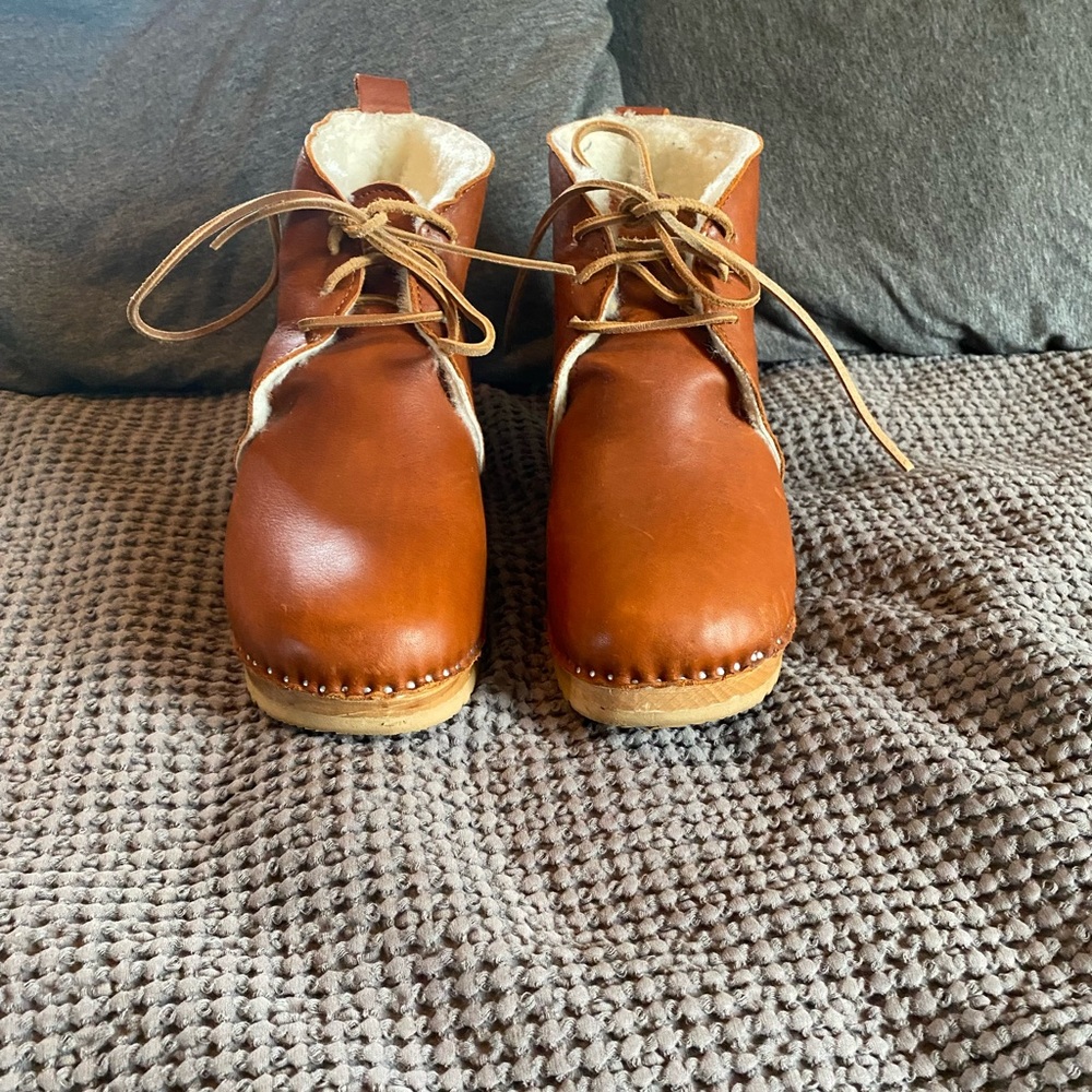 Troentorp shearling clog boots